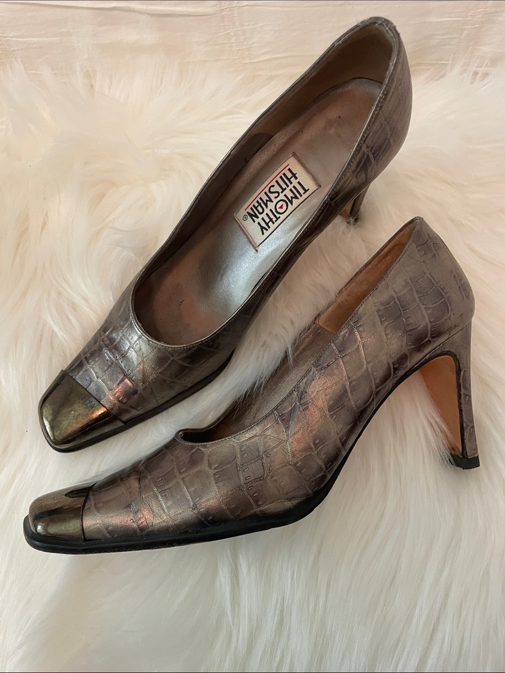 Timothy Hitsman Metallic Pewter Croc-Embossed Pumps Sz7